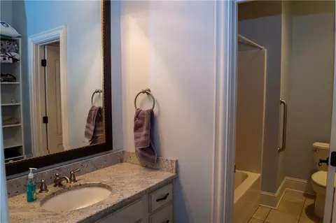 Bath - 464 Arbor View Dr, Slidell, LA 70461 photo 3 of 3