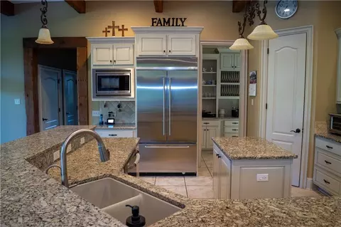Kitchen - 464 Arbor View Dr, Slidell, LA 70461 photo 2 of 3
