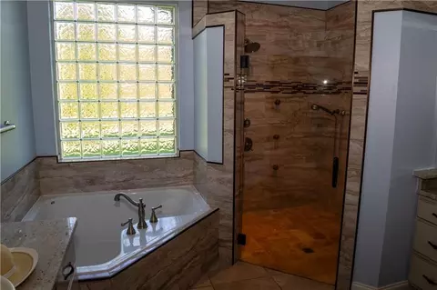 Bath - 464 Arbor View Dr, Slidell, LA 70461 photo 2 of 3