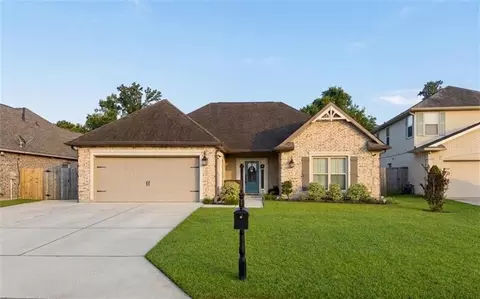 2060 Bonaire Dr, Marrero, LA 70072