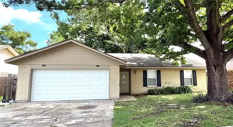 2748 Chenier St, Marrero, LA 70072