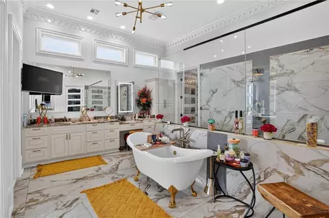 Bath - 1480 Lakeshore Blvd, Slidell, LA 70461 photo 3 of 4