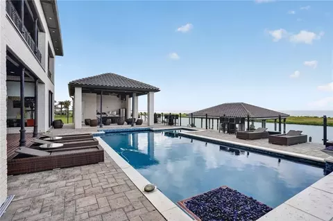 Exterior - 1480 Lakeshore Blvd, Slidell, LA 70461 photo 10 of 16