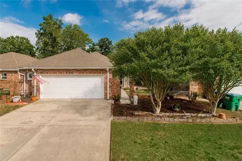 303 Garden Ln, Denham Springs, LA 70726