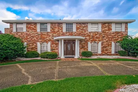 2284 Colombo Dr, Harvey, LA 70058