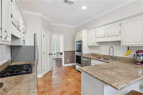 Kitchen - 202 Kipling Ln, Mandeville, LA 70448 photo 2 of 2