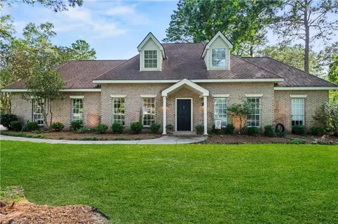 Exterior - 202 Kipling Ln, Mandeville, LA 70448 photo 2 of 6