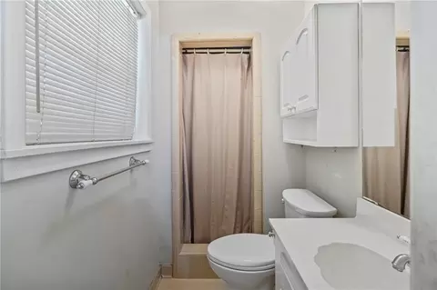 Bath - 23153 Ray Keen Rd, Covington, LA 70435 photo 2 of 3
