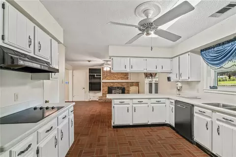 Kitchen - 23153 Ray Keen Rd, Covington, LA 70435 photo 1 of 2