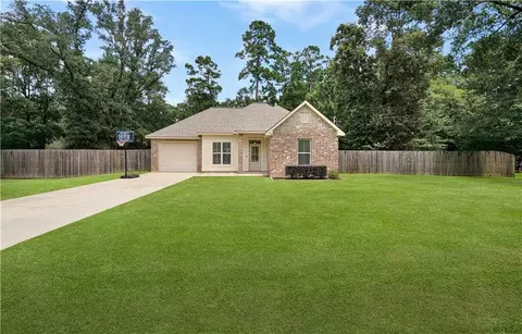 34 Adrienne St, Madisonville, LA 70447