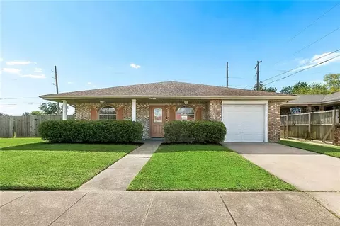 2401 Creely Dr, Chalmette, LA 70043
