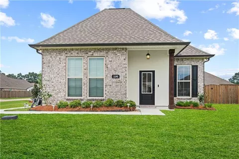 Exterior - 1190 Barrington Dr, Covington, LA 70435 photo 2 of 5