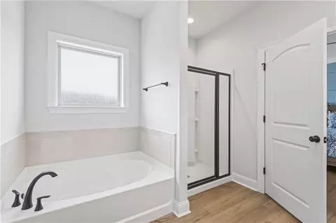 Bath - 1190 Barrington Dr, Covington, LA 70435 photo 2 of 3