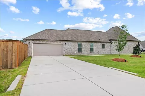 Exterior - 1190 Barrington Dr, Covington, LA 70435 photo 5 of 5