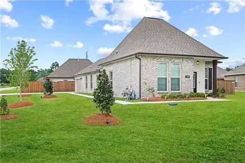 Exterior - 1190 Barrington Dr, Covington, LA 70435 photo 3 of 5
