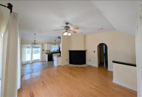 Living - 625 Nancy St, Mandeville, LA 70448 photo 2 of 2