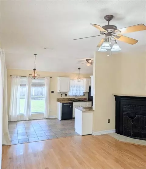 Living - 625 Nancy St, Mandeville, LA 70448 photo 1 of 2