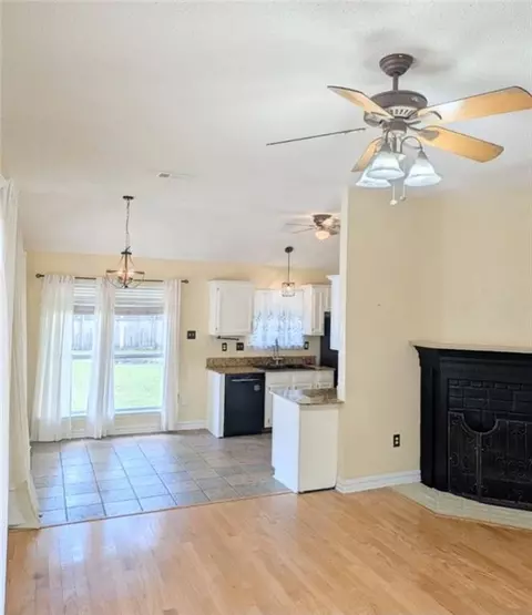 Living - 625 Nancy St, Mandeville, LA 70448 photo 1 of 2
