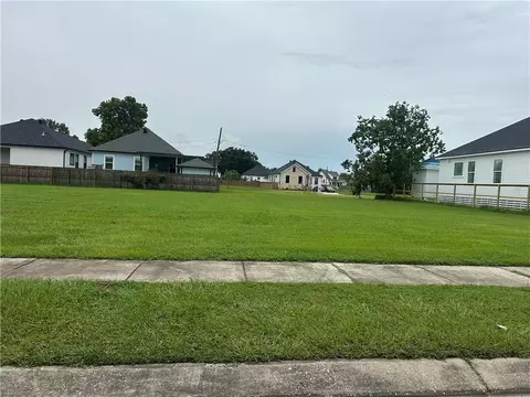 1931 Benjamin St, Arabi, LA 70032