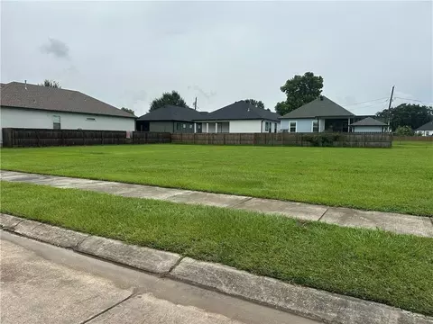 1935 Benjamin St, Arabi, LA 70032