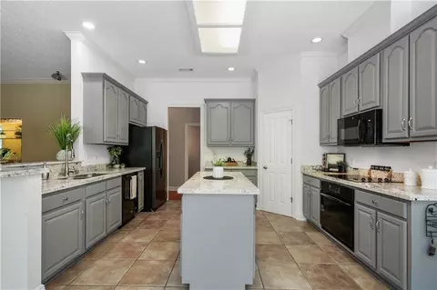 Kitchen - 207 Lansdowne Dr, Slidell, LA 70461 photo 3 of 3