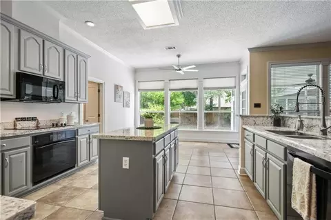 Kitchen - 207 Lansdowne Dr, Slidell, LA 70461 photo 2 of 3