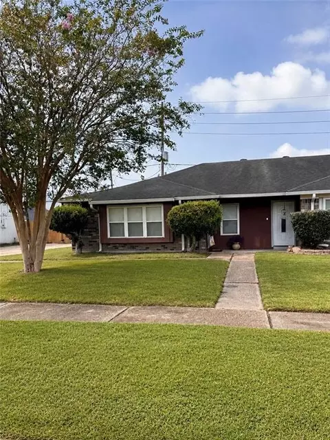 2409 Virginian Colony Ave, Laplace, LA 70068