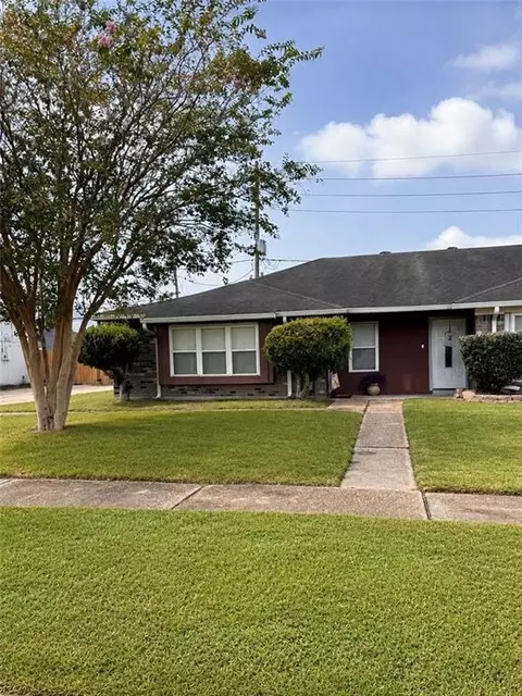 2409 Virginian Colony Ave, Laplace, LA 70068