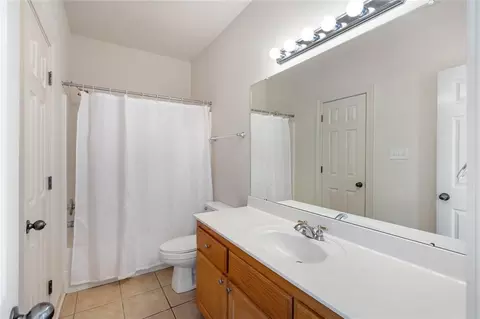 Bath - 32840 Fox Run Dr, Walker, LA 70785 photo 4 of 4