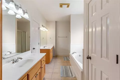 Bath - 32840 Fox Run Dr, Walker, LA 70785 photo 1 of 4