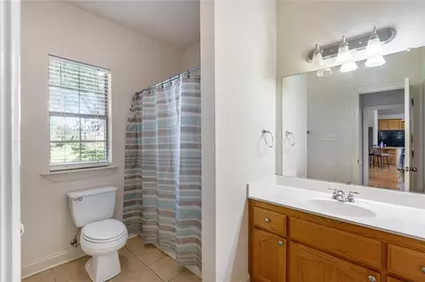 Bath - 32840 Fox Run Dr, Walker, LA 70785 photo 3 of 4