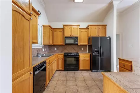 Kitchen - 32840 Fox Run Dr, Walker, LA 70785 photo 2 of 2