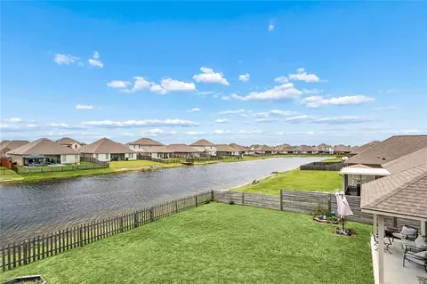 View/Area - 125 E Lake Ct, Slidell, LA 70461 photo 2 of 6