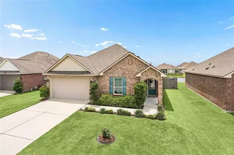 Exterior - 125 E Lake Ct, Slidell, LA 70461 photo 2 of 7