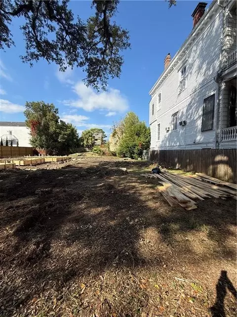 2215 Carondelet St, New Orleans, LA 70130
