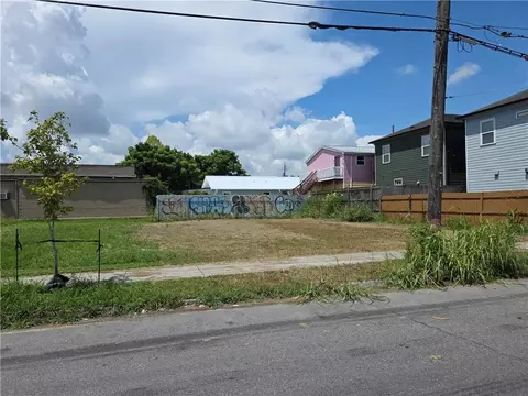 1620 Laharpe St, New Orleans, LA 70116