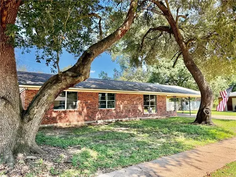 5620 W Circle Dr, Alexandria, LA 71301