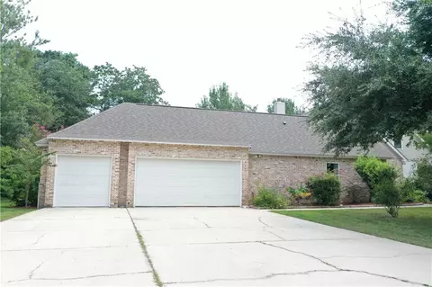 Exterior - 1020 Parkpoint Dr, Slidell, LA 70461 photo 11 of 13