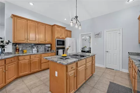 Kitchen - 1020 Parkpoint Dr, Slidell, LA 70461 photo 2 of 5