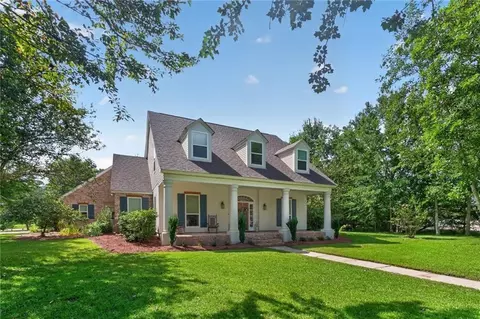 Exterior - 1020 Parkpoint Dr, Slidell, LA 70461 photo 2 of 13