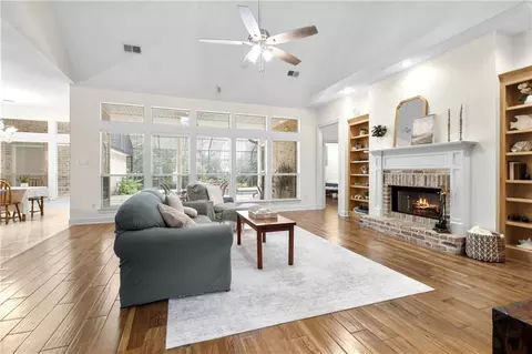 Living - 1020 Parkpoint Dr, Slidell, LA 70461 photo 2 of 3