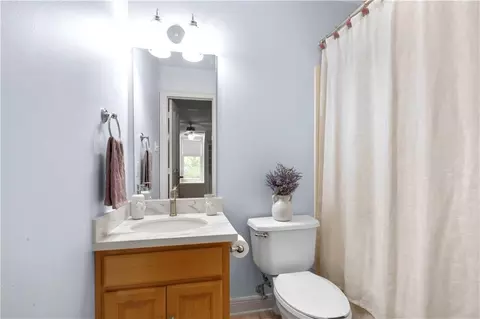 Bath - 1020 Parkpoint Dr, Slidell, LA 70461 photo 5 of 6