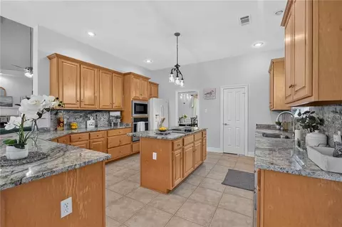 Kitchen - 1020 Parkpoint Dr, Slidell, LA 70461 photo 1 of 5