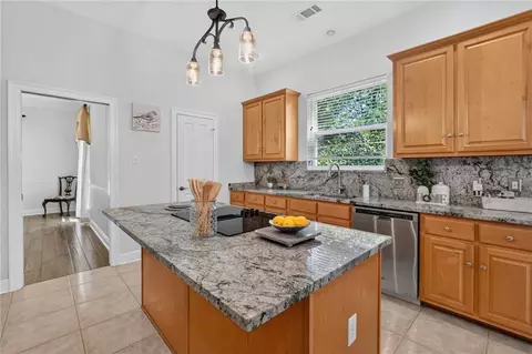Kitchen - 1020 Parkpoint Dr, Slidell, LA 70461 photo 3 of 5