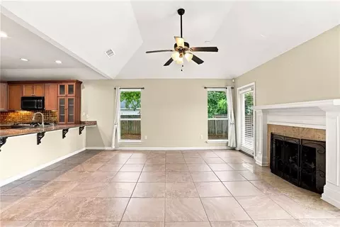 Living - 3325 Bridge St, Slidell, LA 70458 photo 2 of 4