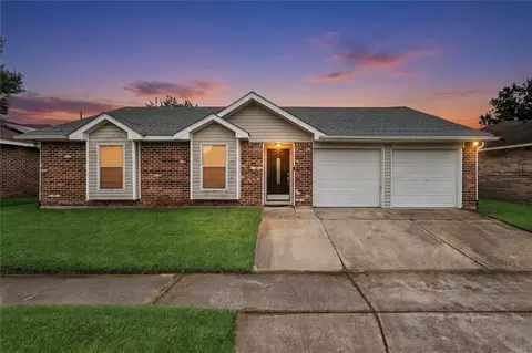 2916 Sherwood Dr, Laplace, LA 70068
