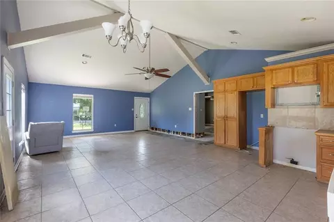 Living - 32405 Butch Bennett Rd, Walker, LA 70785 photo 4 of 5