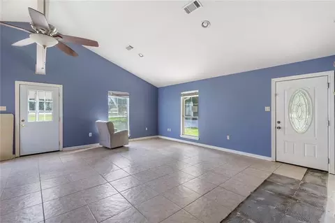 Living - 32405 Butch Bennett Rd, Walker, LA 70785 photo 1 of 5