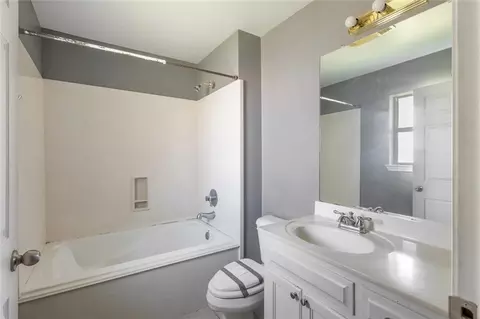 Bath - 32405 Butch Bennett Rd, Walker, LA 70785 photo 1 of 2