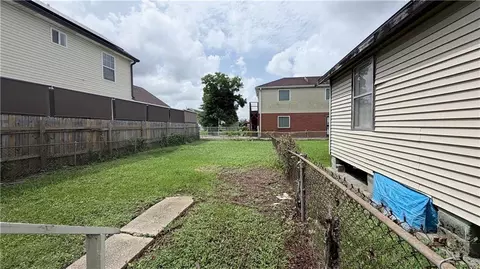 Exterior - 1306 Romain St, Gretna, LA 70053 photo 4 of 5